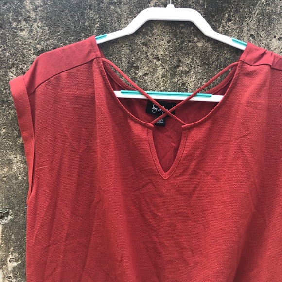 By & By Solid Bubble Crepe Top - Picture 6 of 8